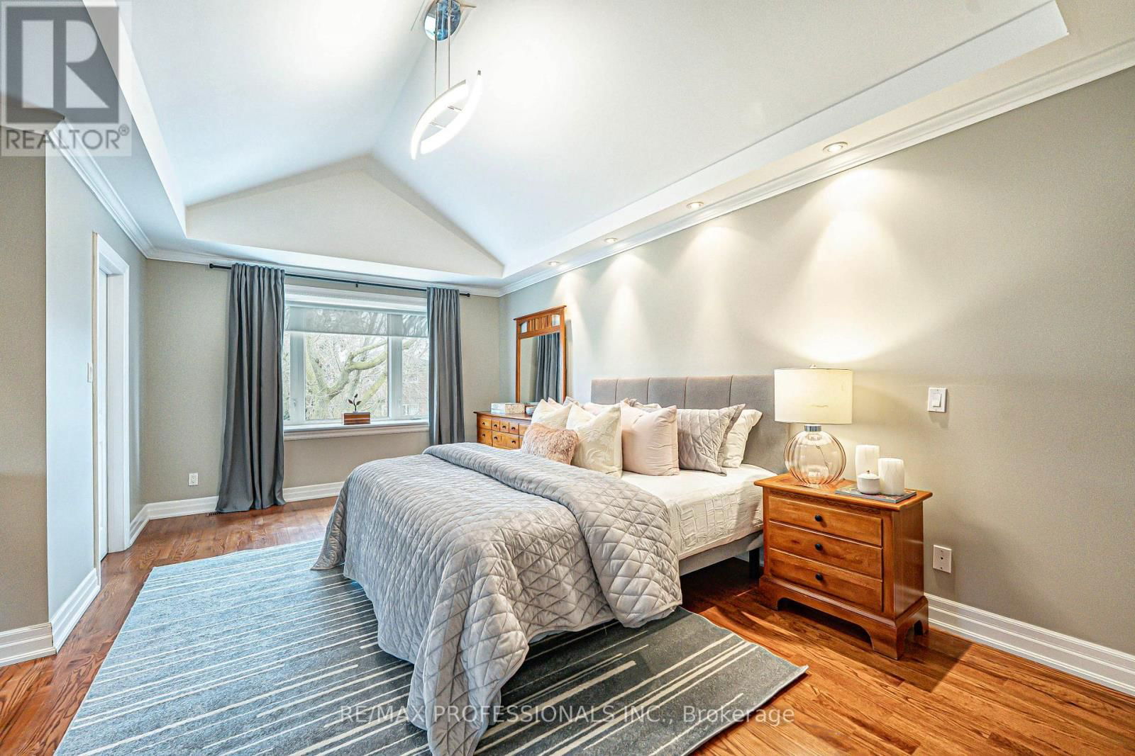 116 LAKE SHORE DRIVE Image 22