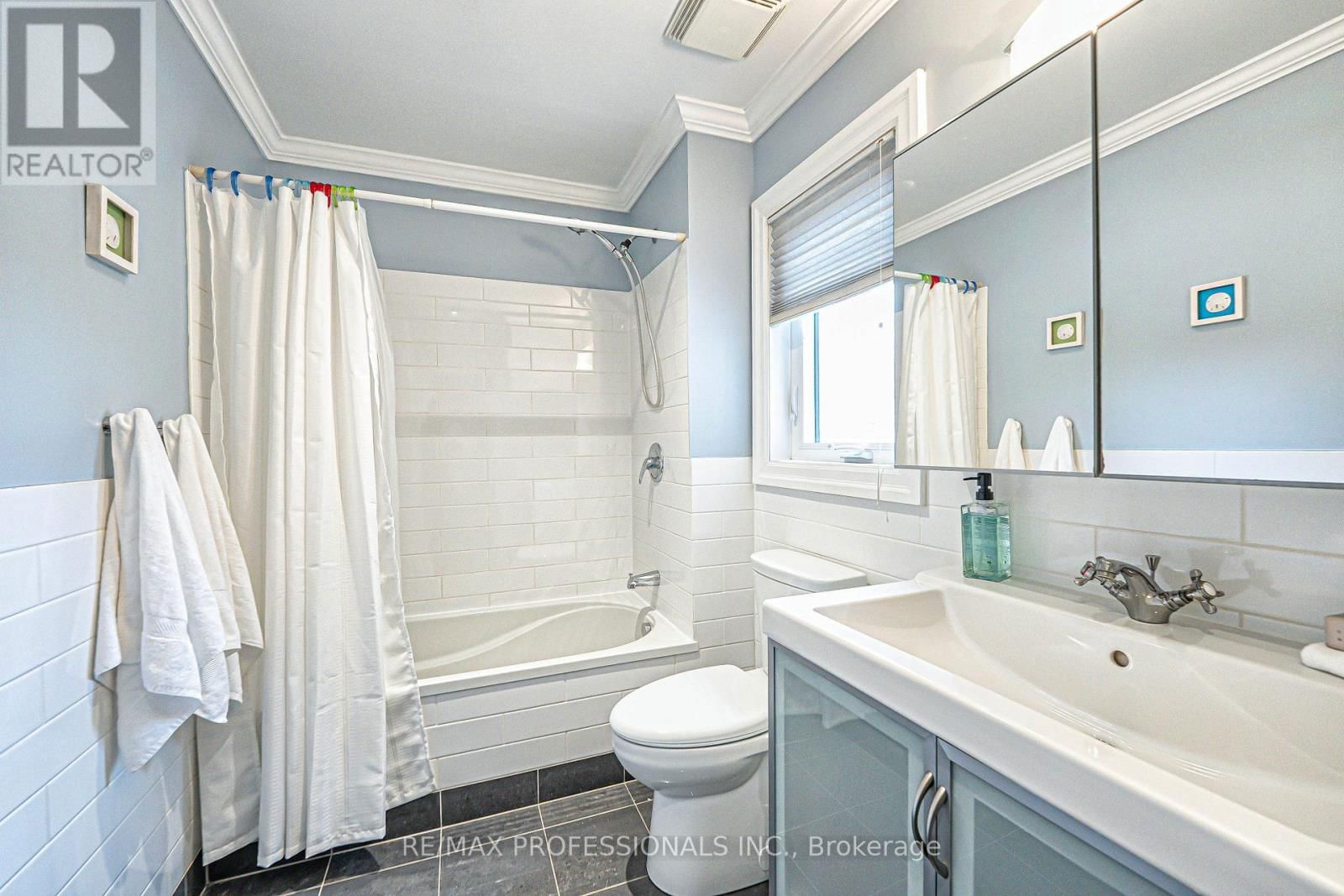 116 LAKE SHORE DRIVE Image 28