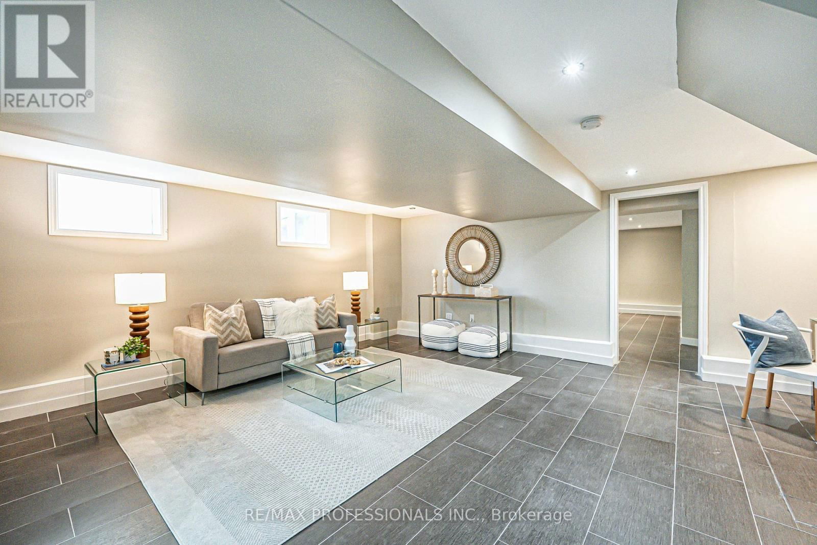 116 LAKE SHORE DRIVE Image 31