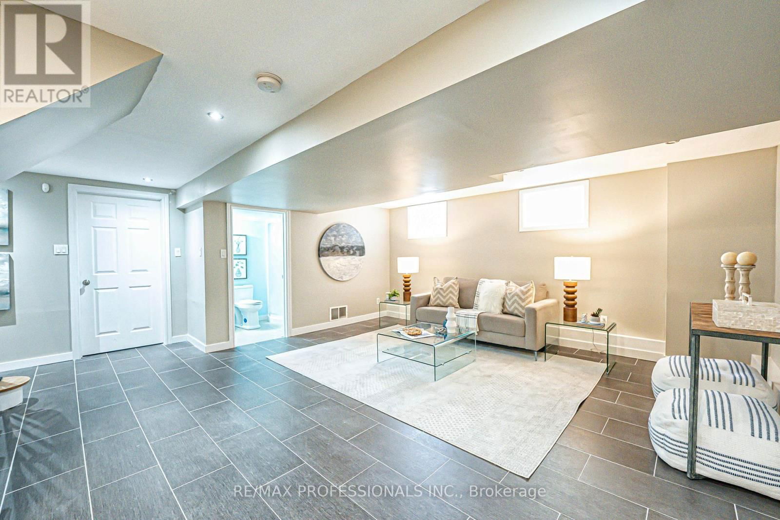 116 LAKE SHORE DRIVE Image 33