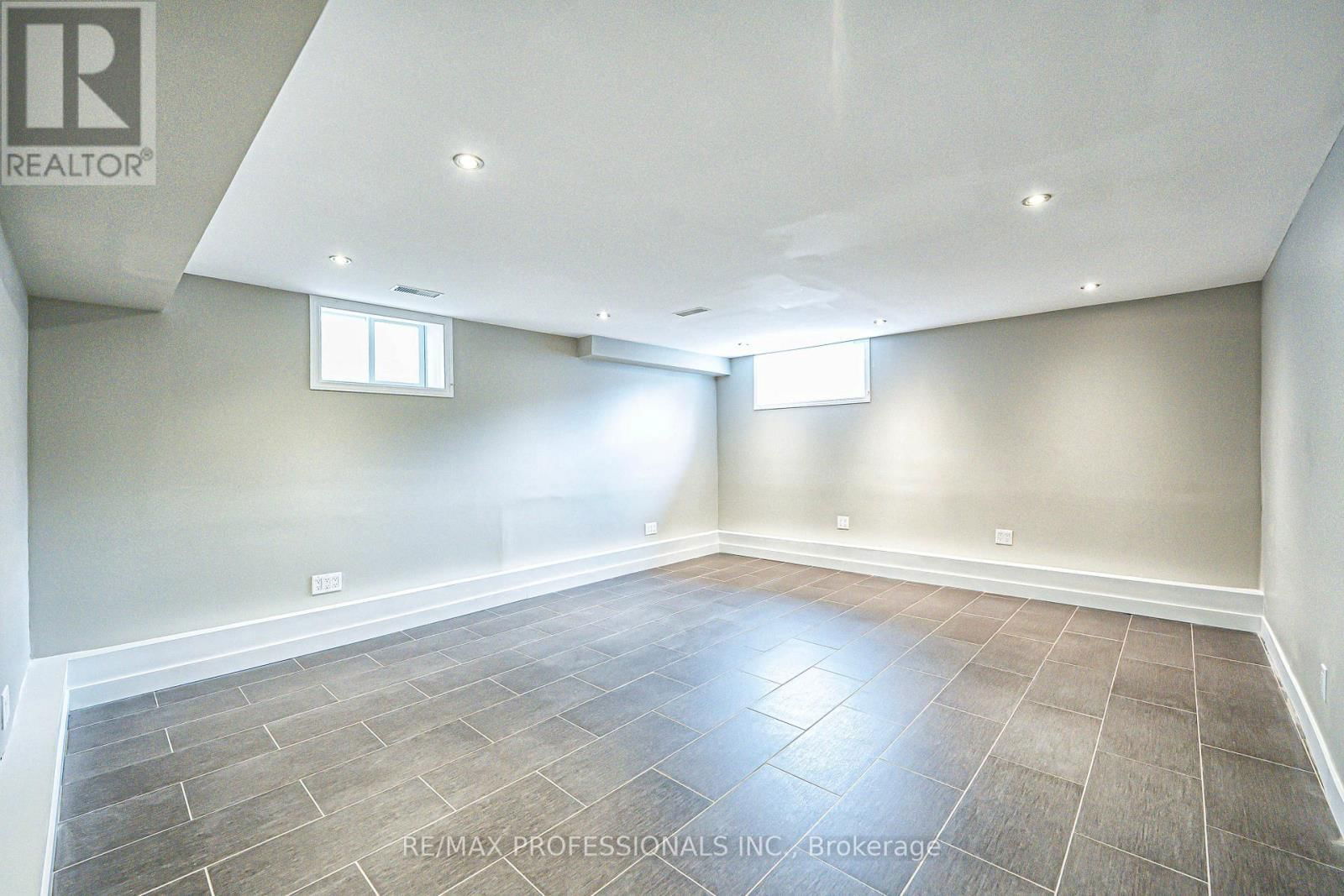116 LAKE SHORE DRIVE Image 34