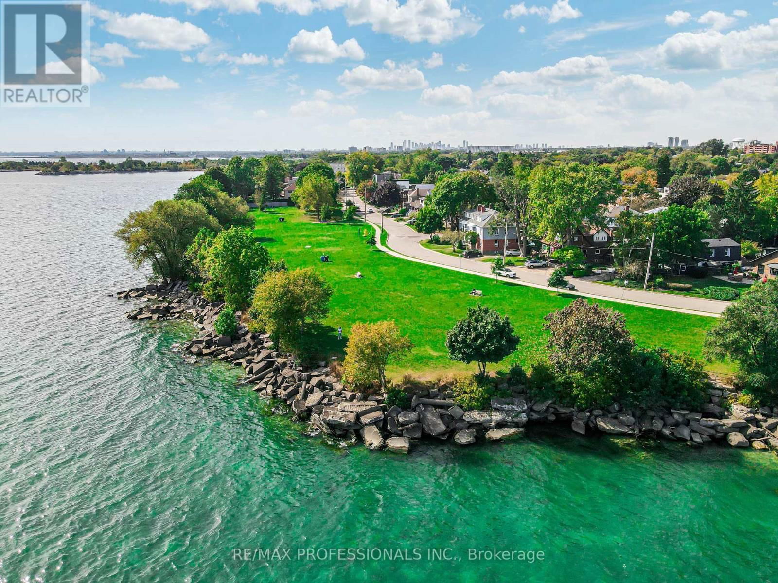 116 LAKE SHORE DRIVE Image 40