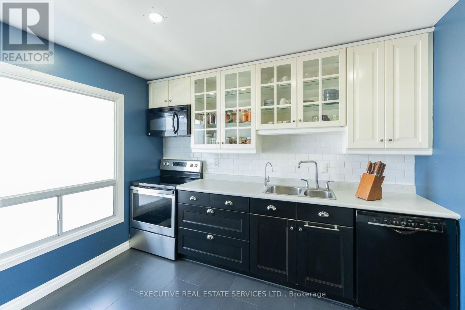 24 KINGHAM ROAD Image 12