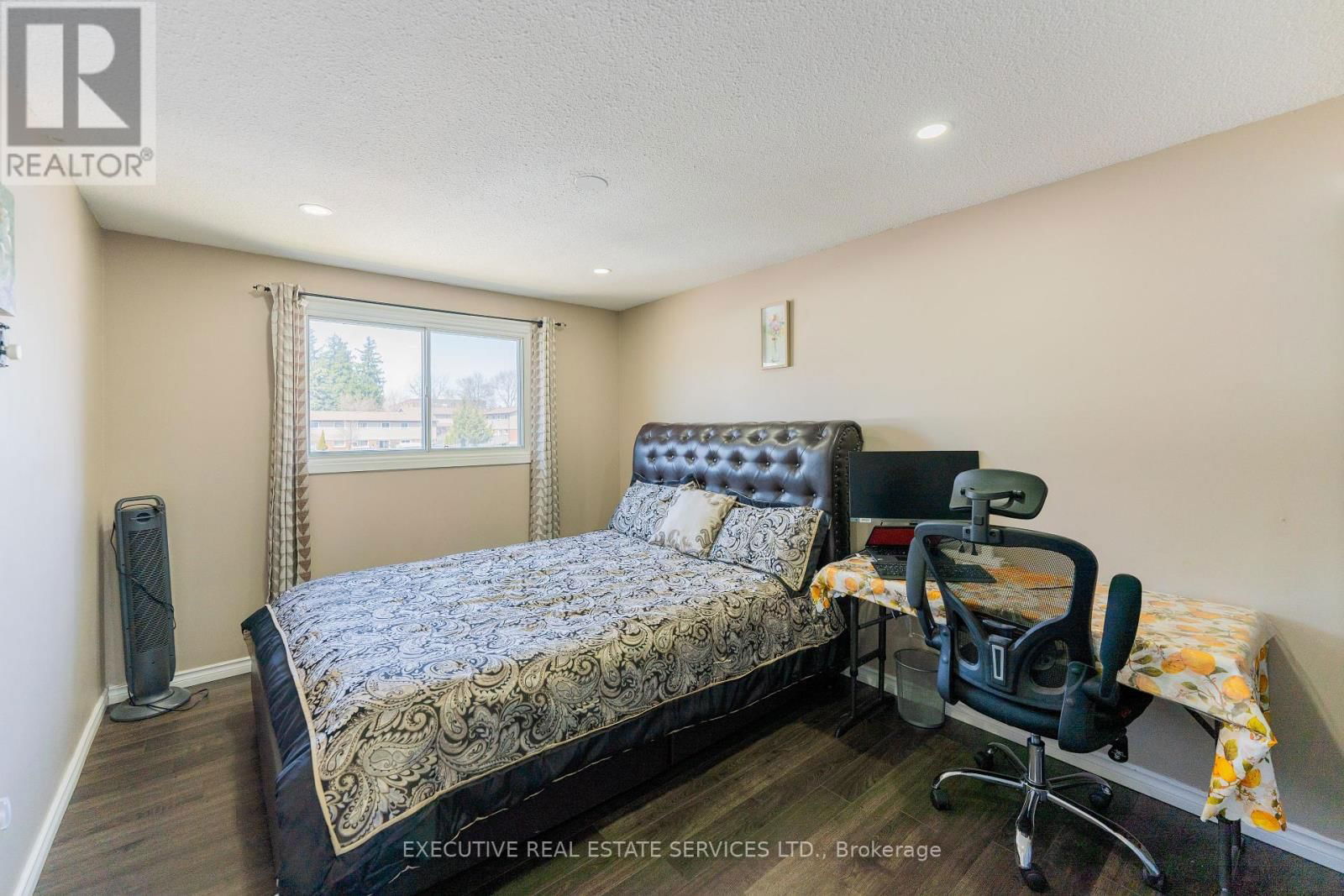 24 KINGHAM ROAD Image 14
