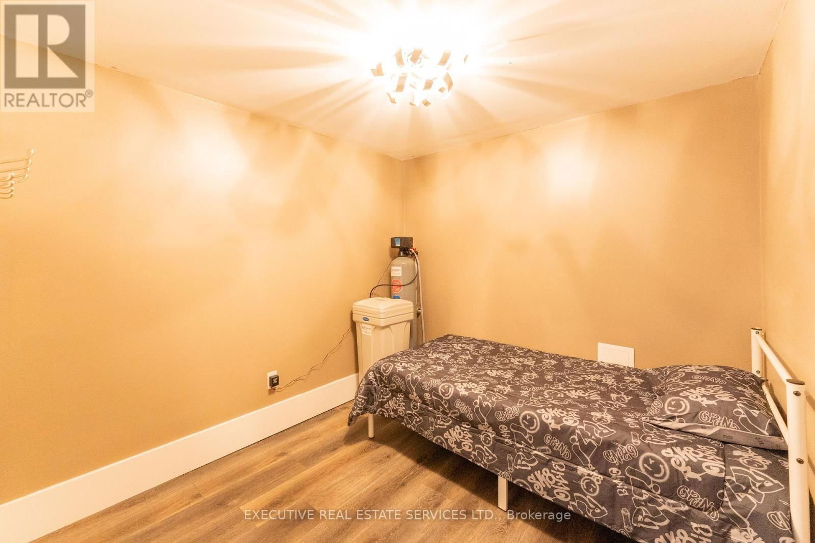 24 KINGHAM ROAD Image 23