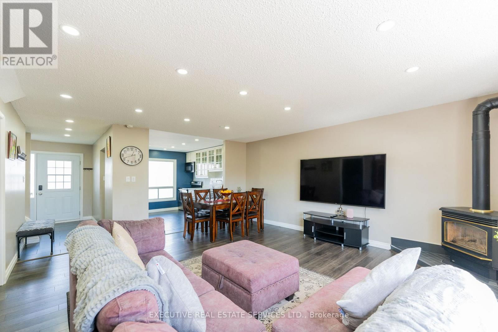 24 KINGHAM ROAD Image 8