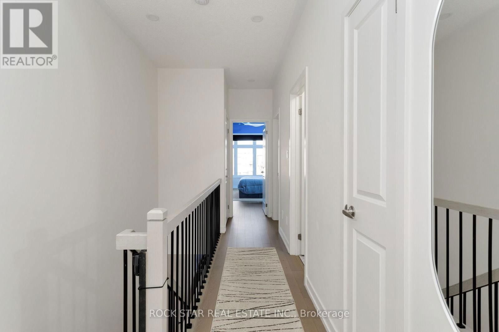 216 SQUIRE CRESCENT Image 18