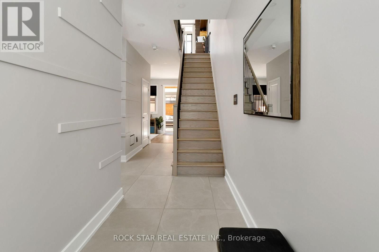216 SQUIRE CRESCENT Image 29
