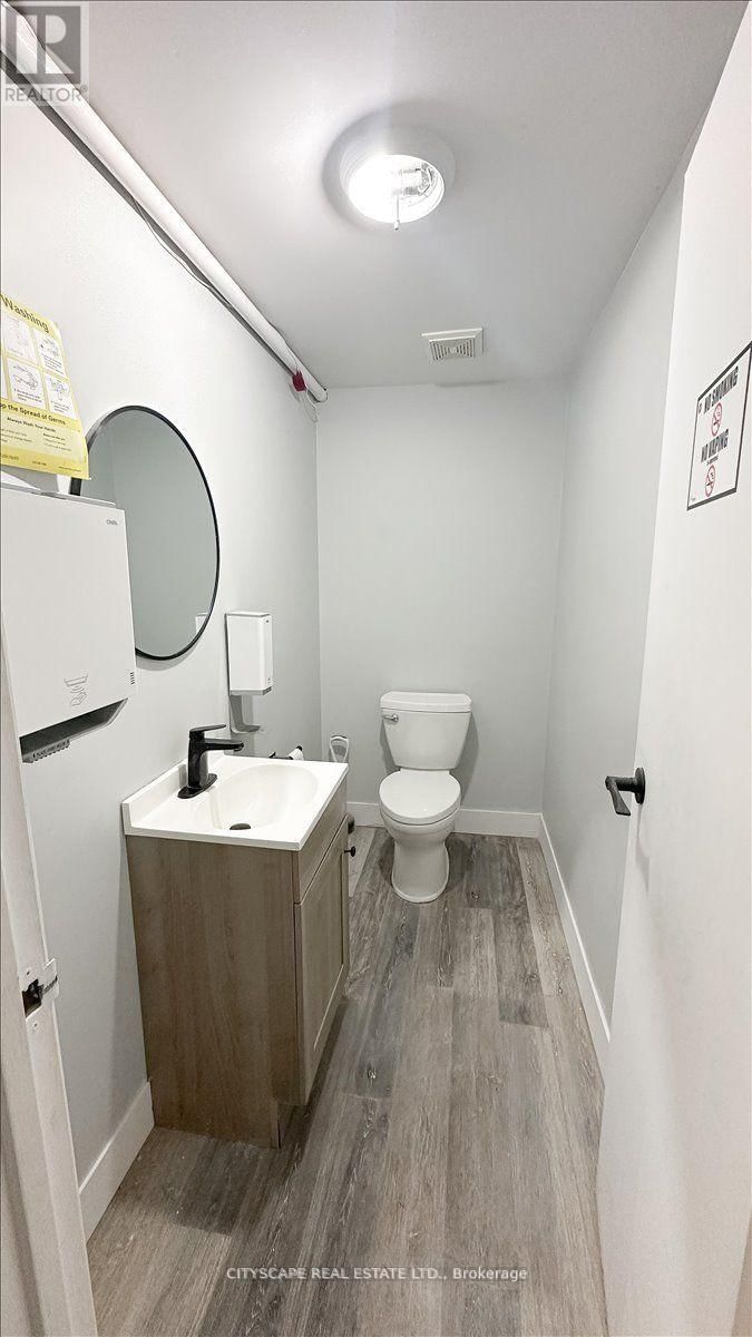 2943A BLOOR STREET WEST Image 14