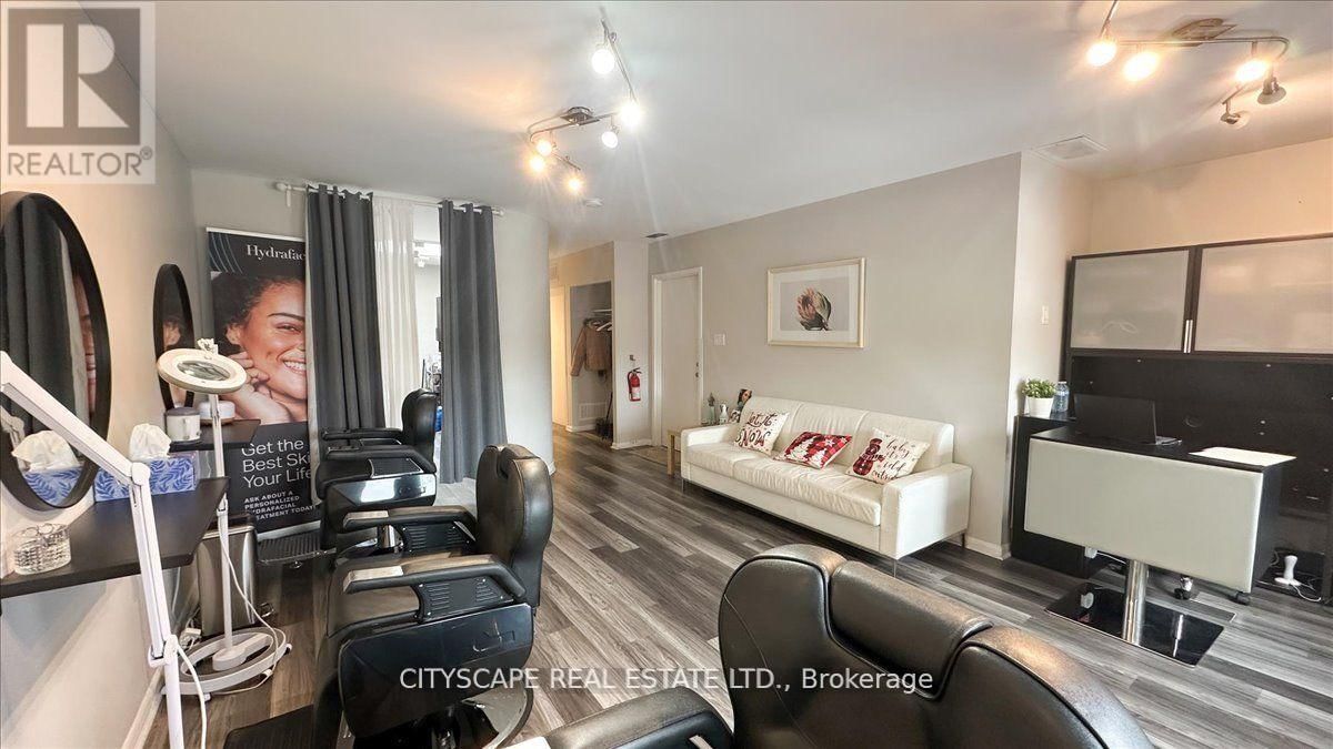 2943A BLOOR STREET WEST Image 20