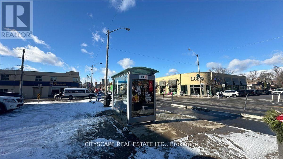 2943A BLOOR STREET WEST Image 22
