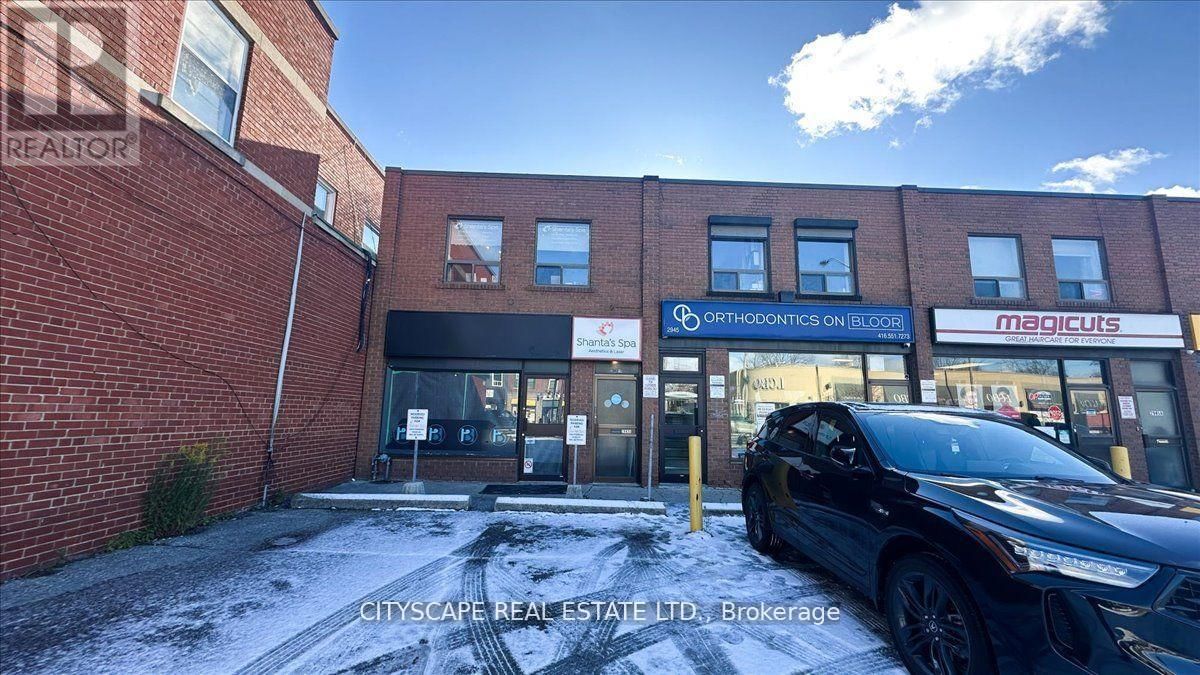 2943A BLOOR STREET WEST Image 24
