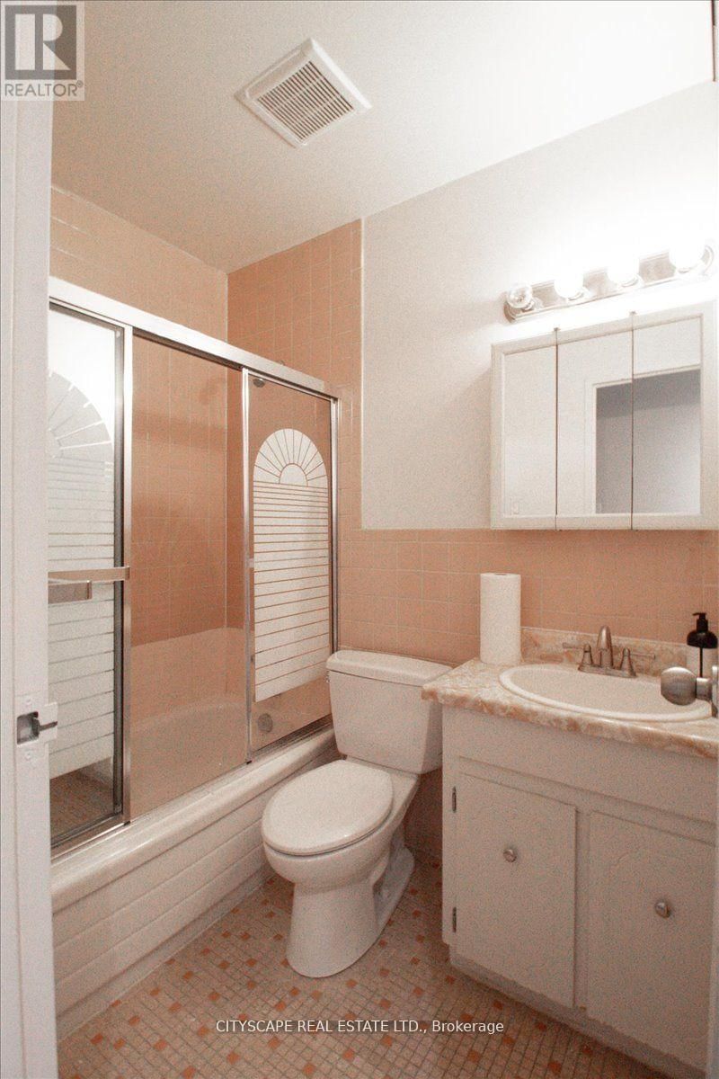 2943A BLOOR STREET WEST Image 29