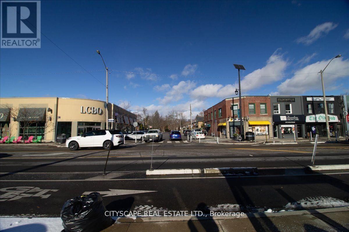 2943A BLOOR STREET WEST Image 30
