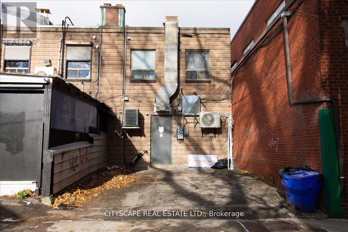 2943A BLOOR STREET WEST Image 32