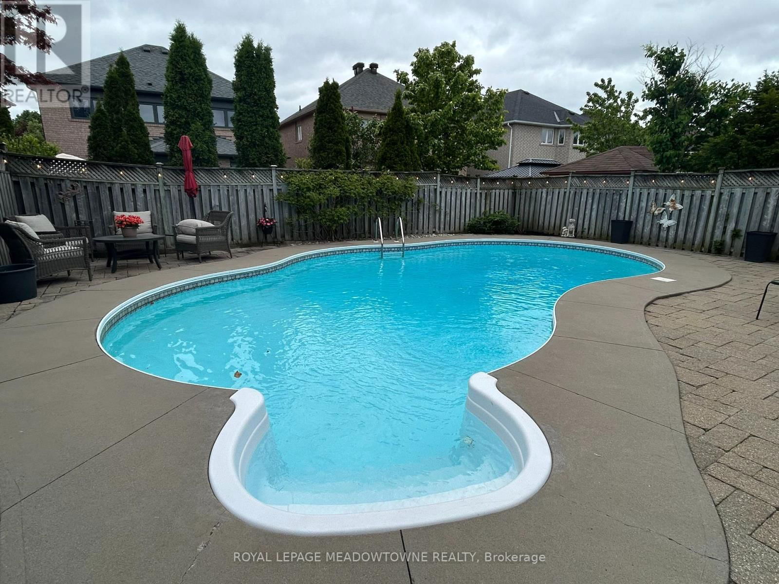 16 CHESTER CRESCENT SOUTH Image 1