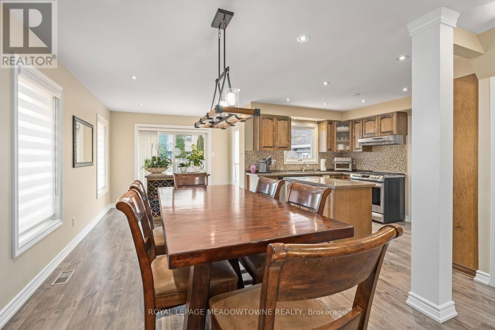 16 CHESTER CRESCENT SOUTH Image 14