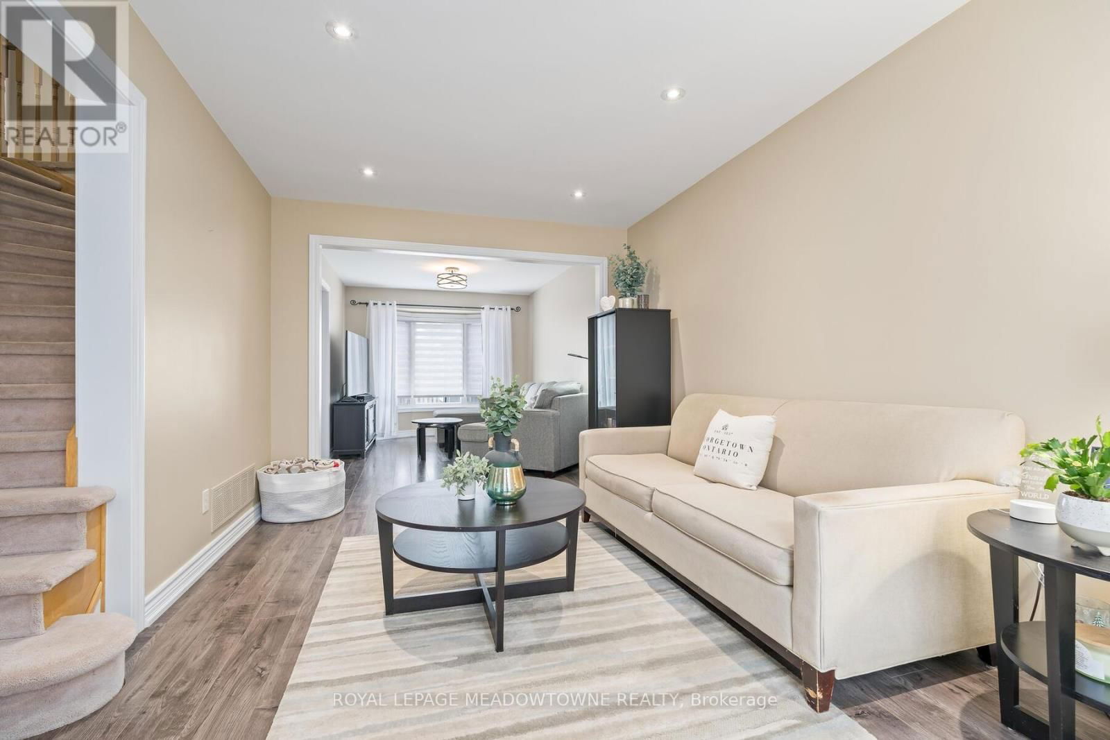16 CHESTER CRESCENT SOUTH Image 18
