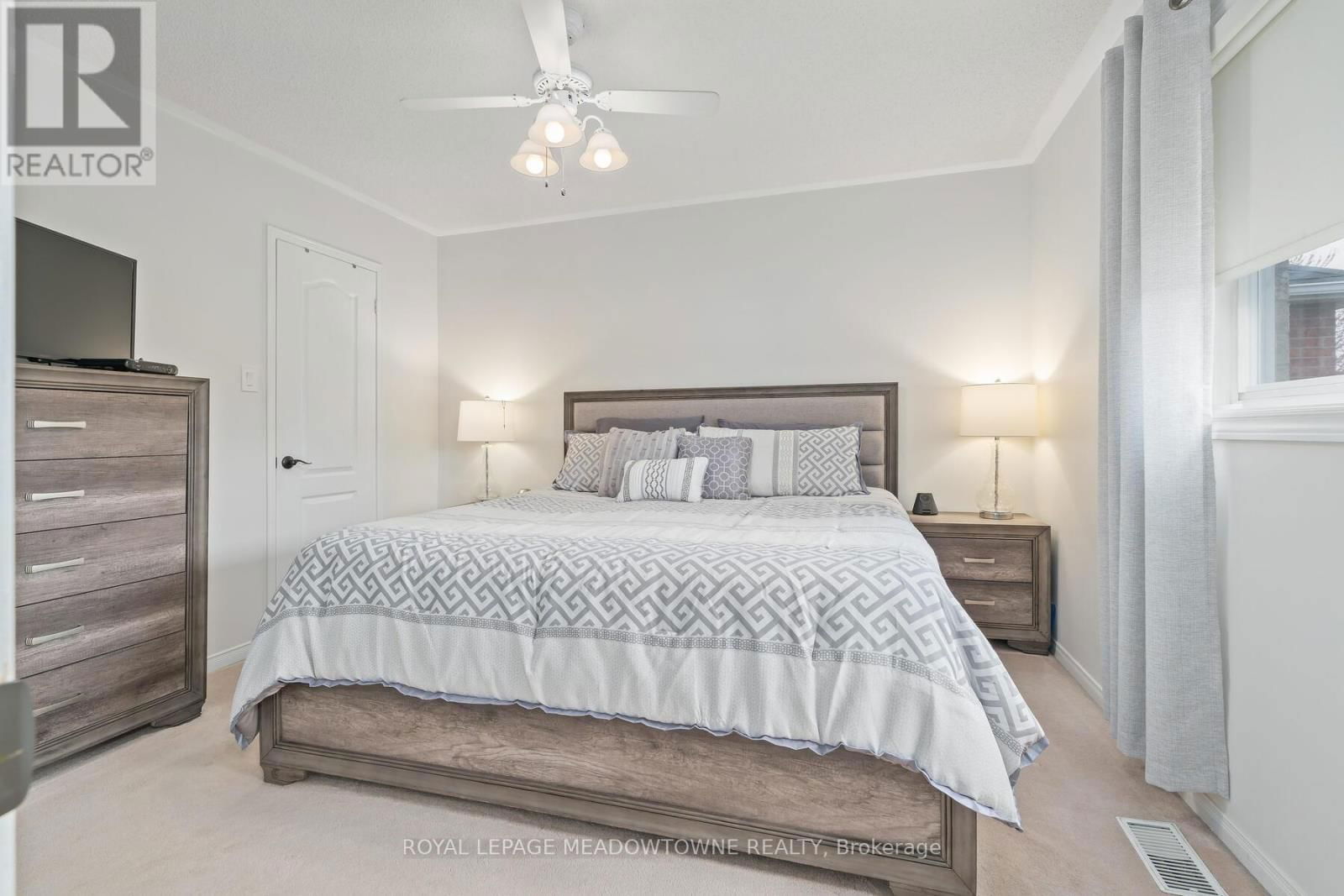 16 CHESTER CRESCENT SOUTH Image 25