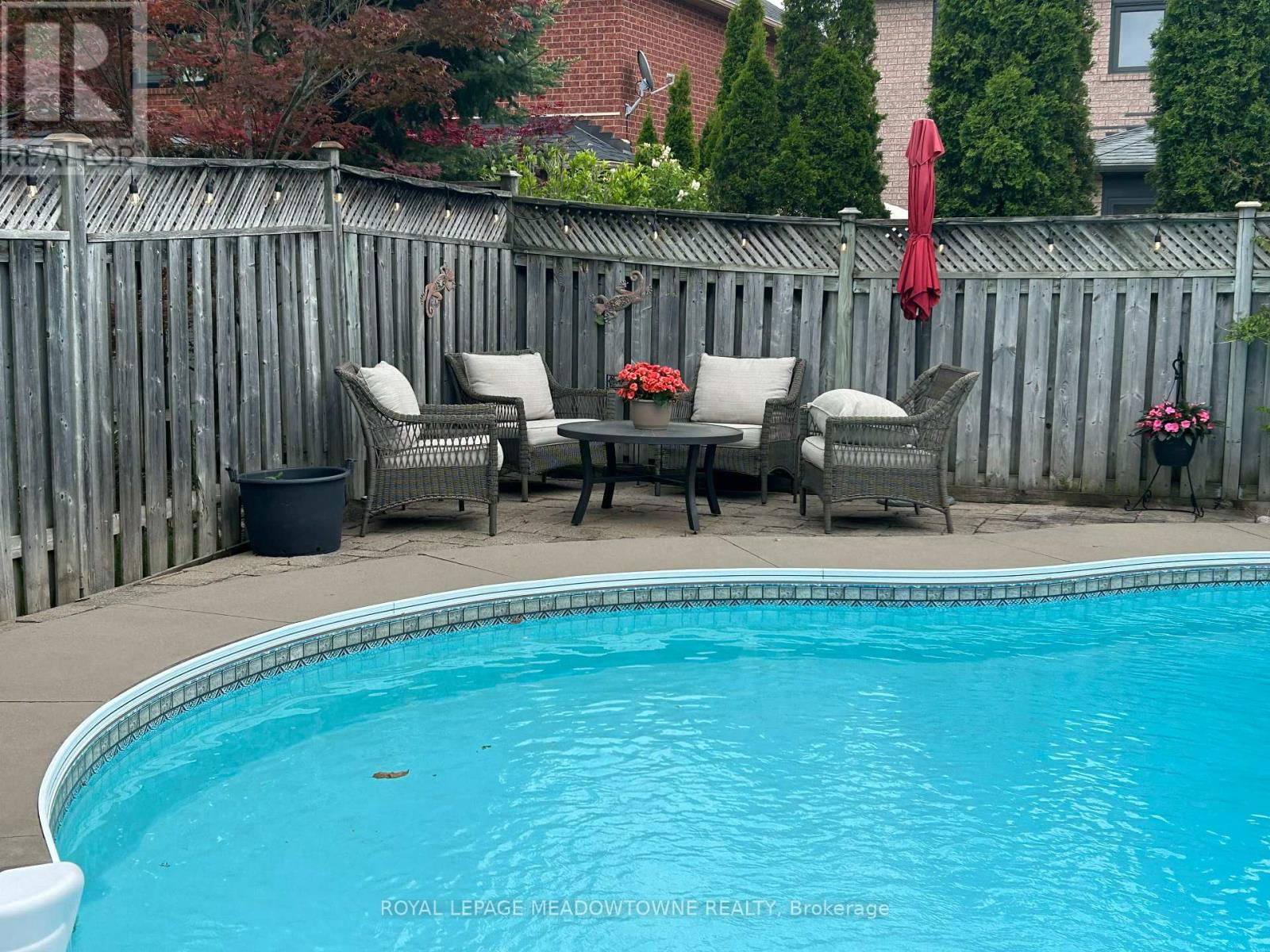 16 CHESTER CRESCENT SOUTH Image 42