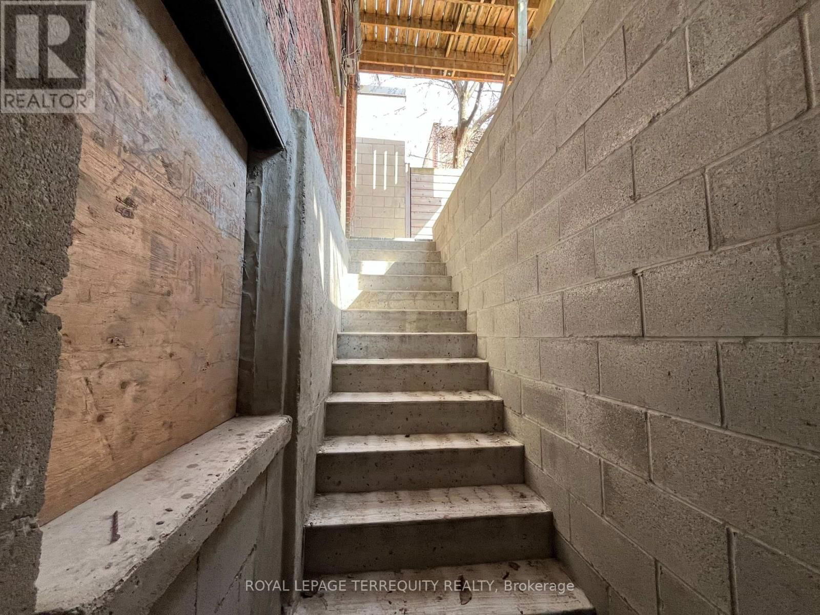 B - 389 JANE STREET Image 12