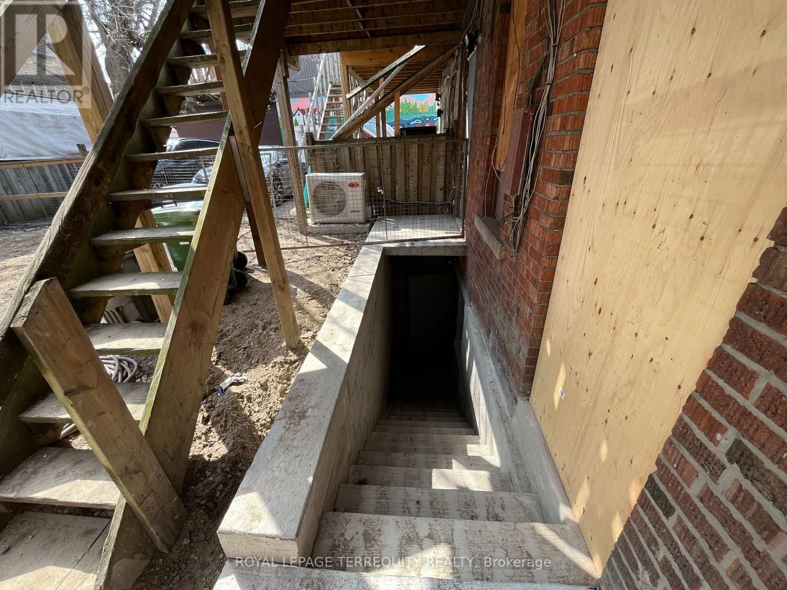 B - 389 JANE STREET Image 7