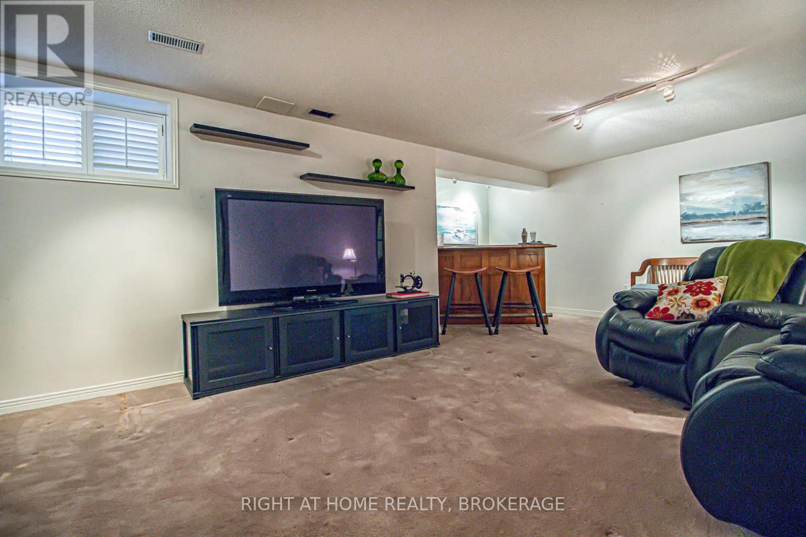 2156 COUNTRY CLUB DRIVE Image 16