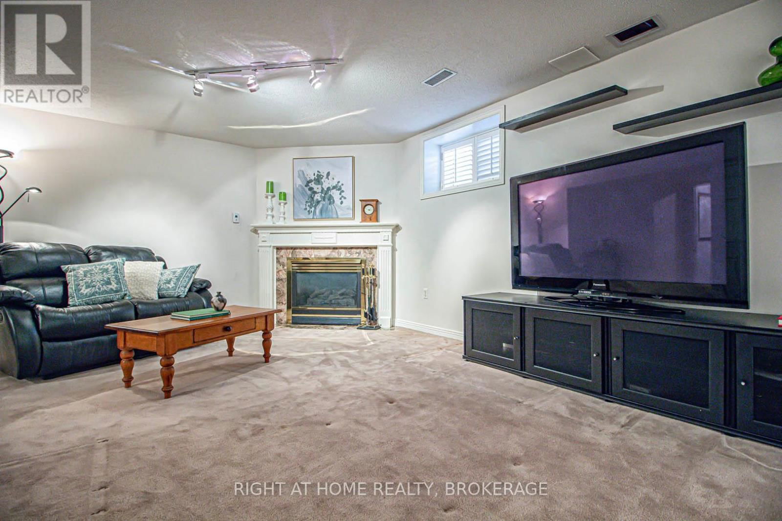 2156 COUNTRY CLUB DRIVE Image 17