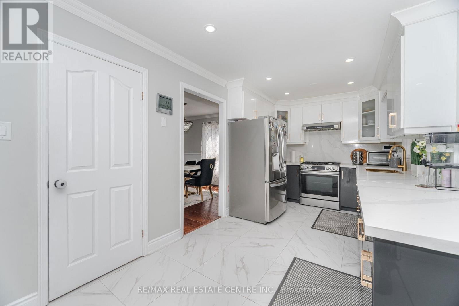 20 ST MARK PLACE Image 15