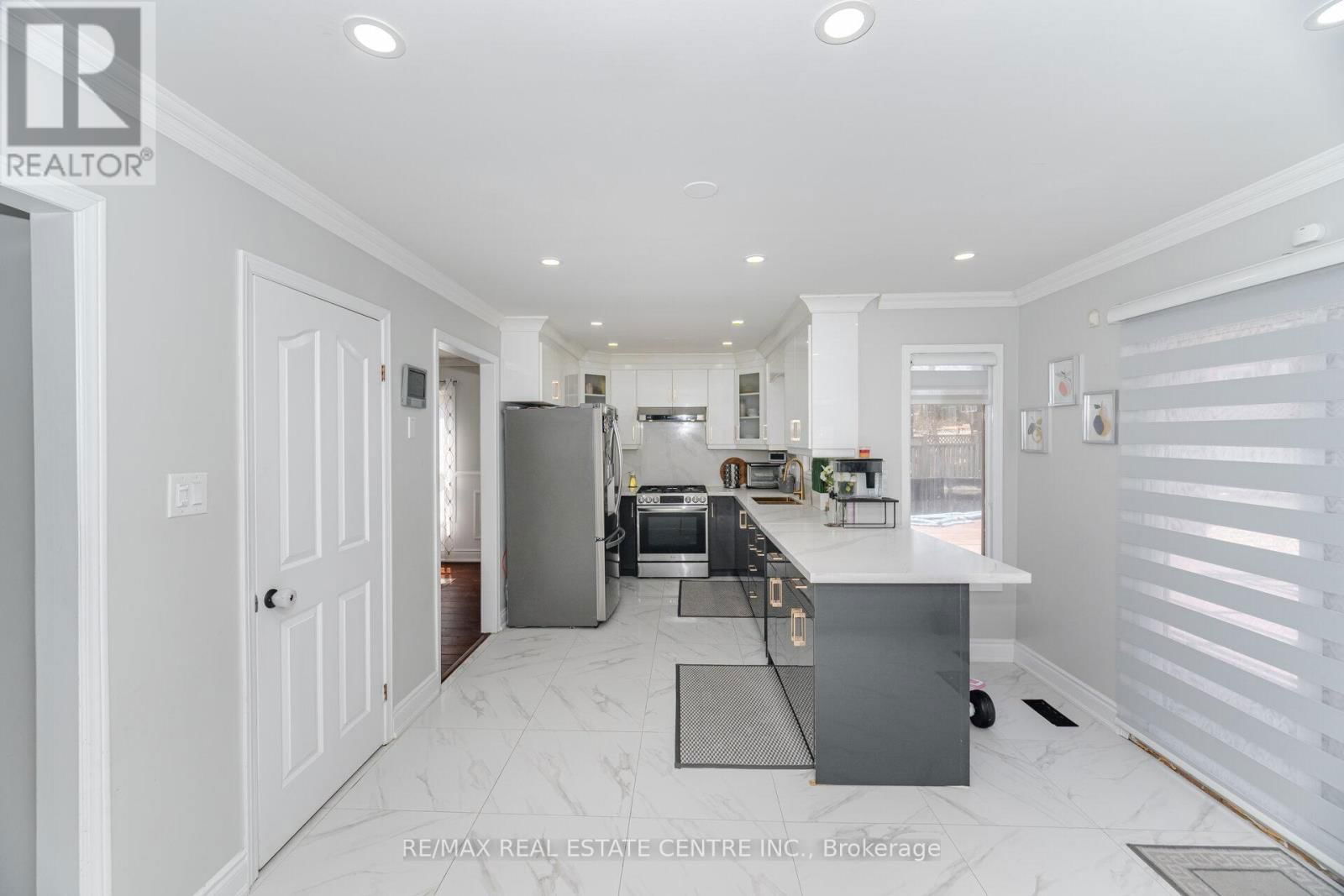 20 ST MARK PLACE Image 18