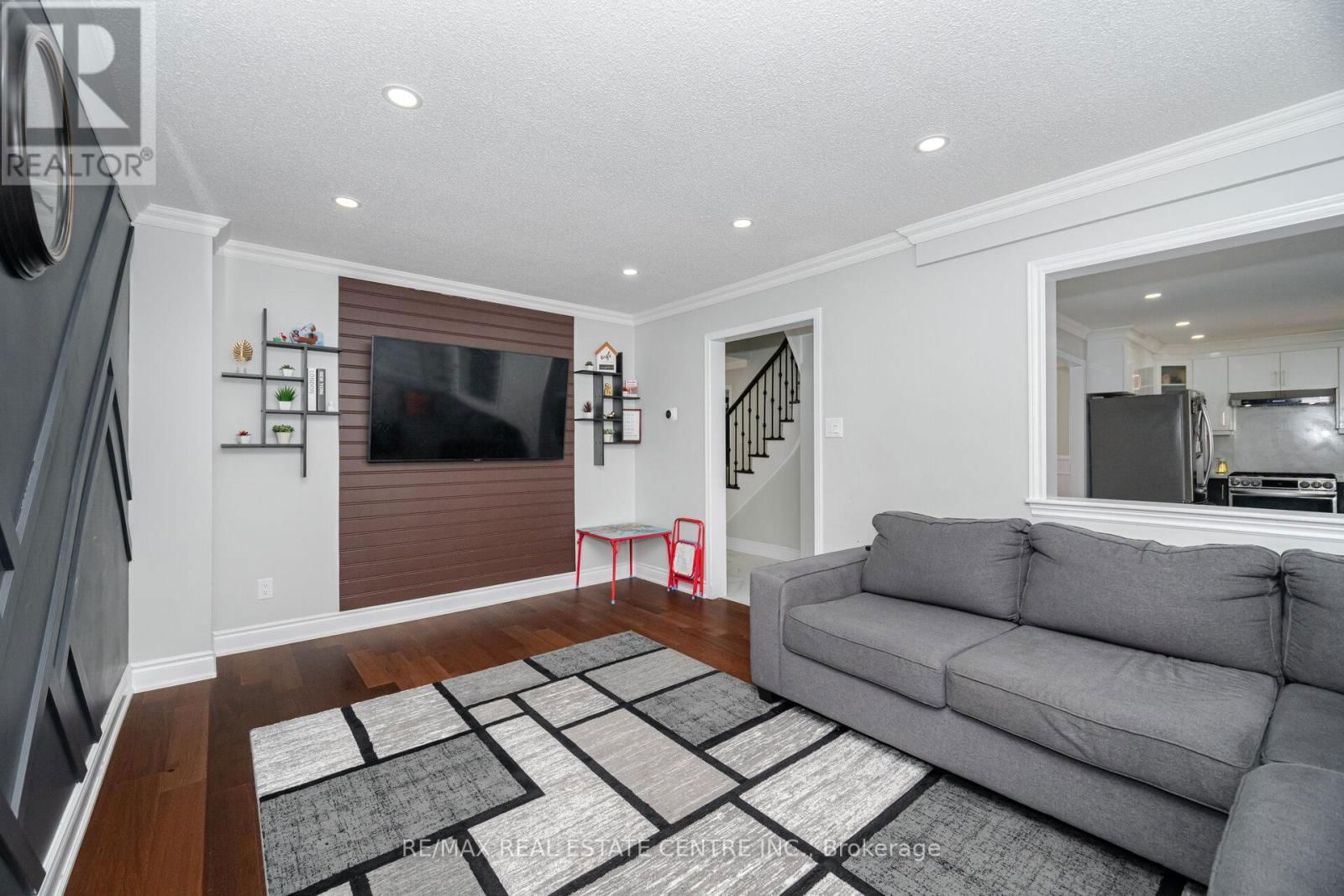 20 ST MARK PLACE Image 19