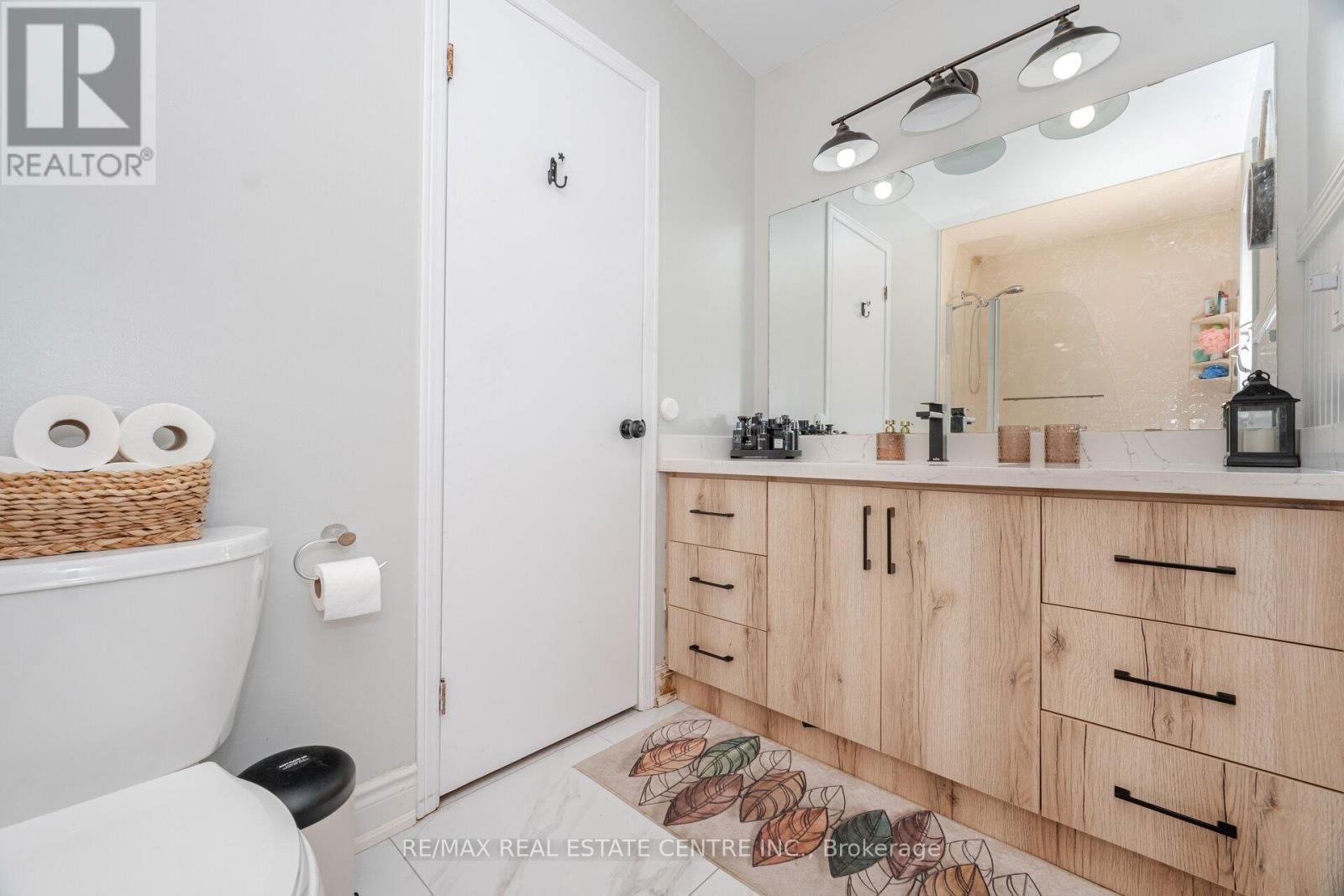 20 ST MARK PLACE Image 31