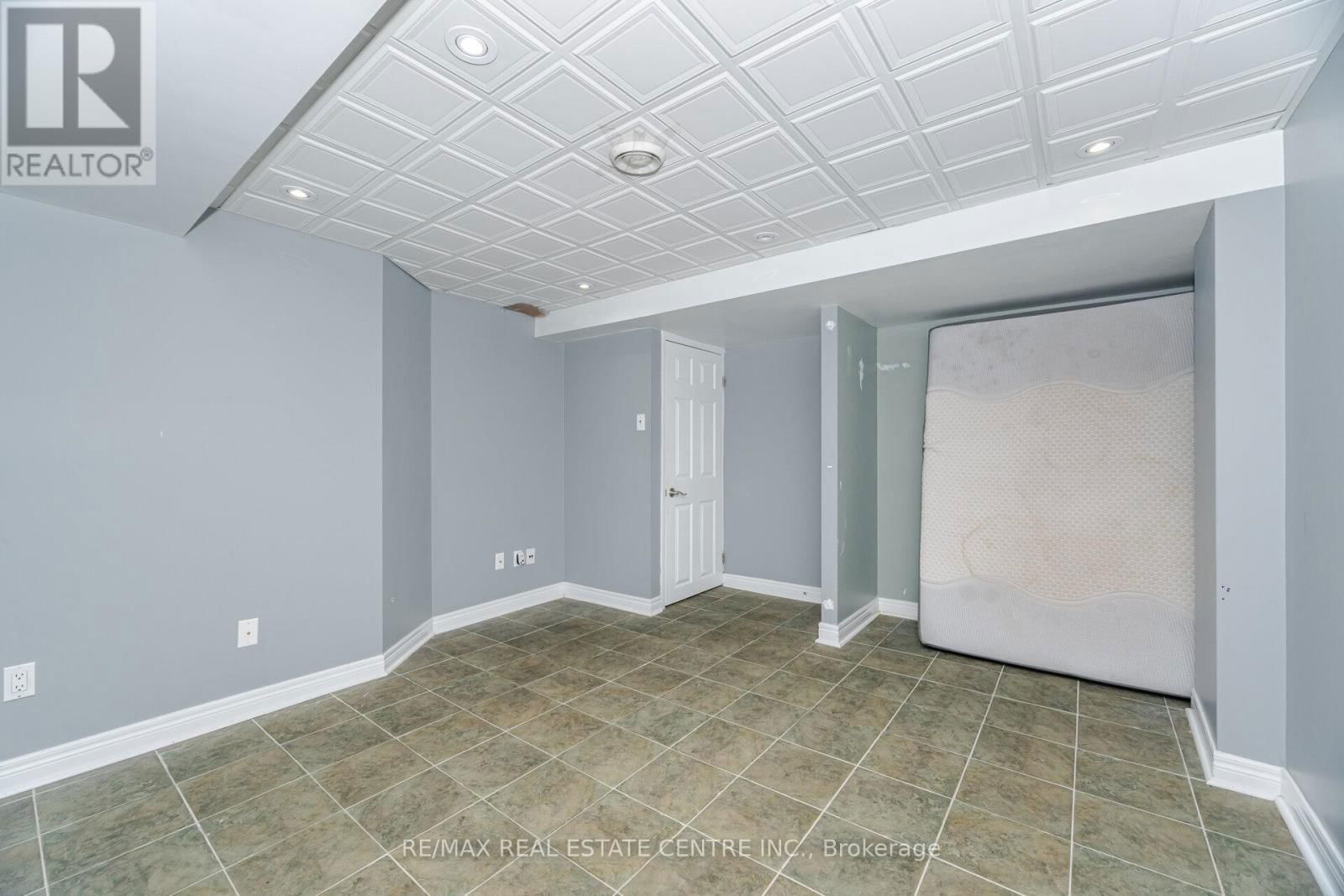 20 ST MARK PLACE Image 38