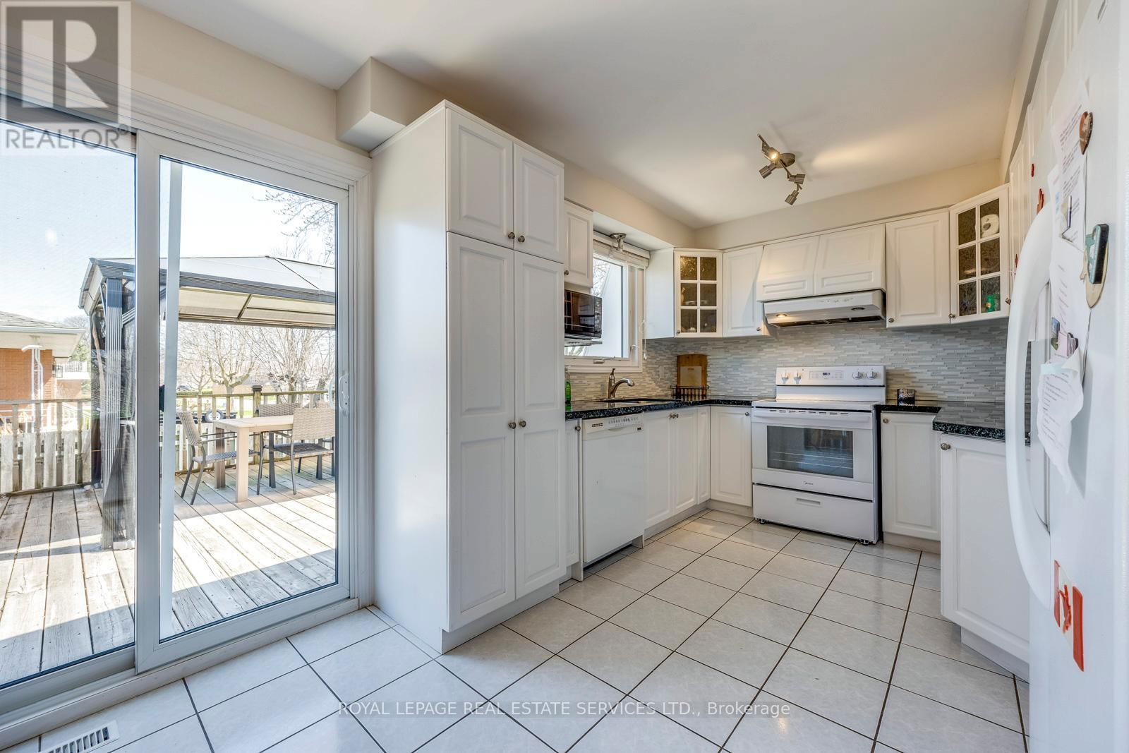 317 ULRIC CRESCENT Image 11