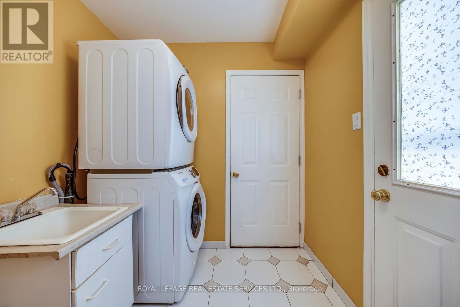 317 ULRIC CRESCENT Image 21