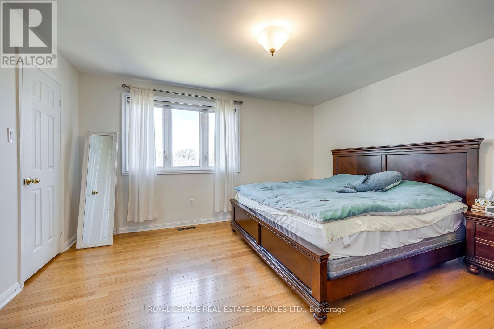 317 ULRIC CRESCENT Image 23