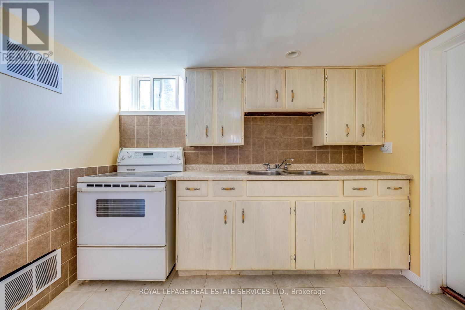 317 ULRIC CRESCENT Image 31