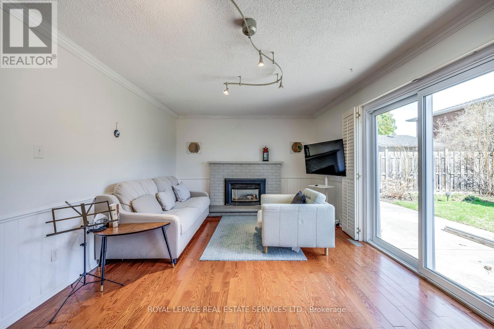 317 ULRIC CRESCENT Image 8