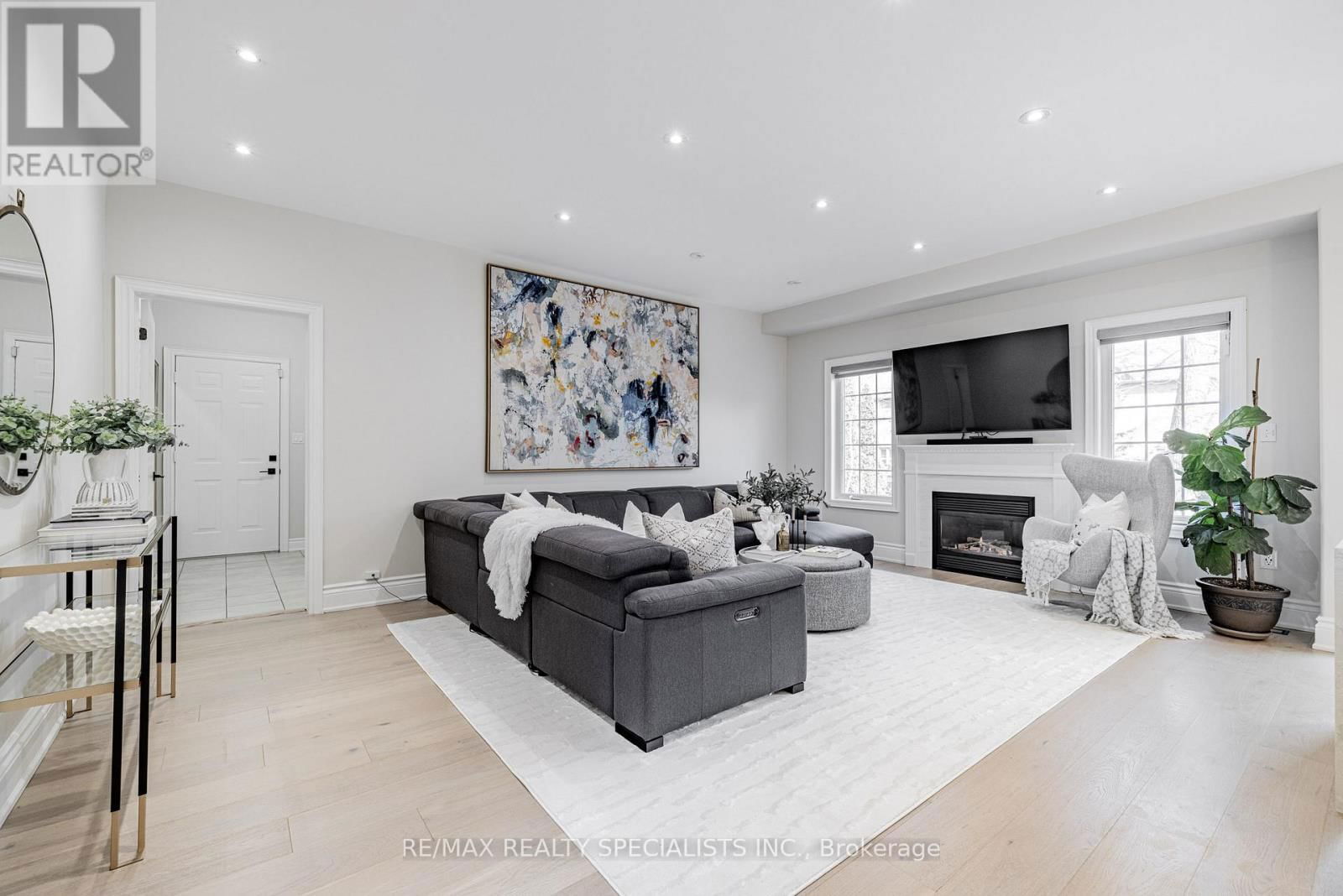 2532 REBECCA STREET Image 10