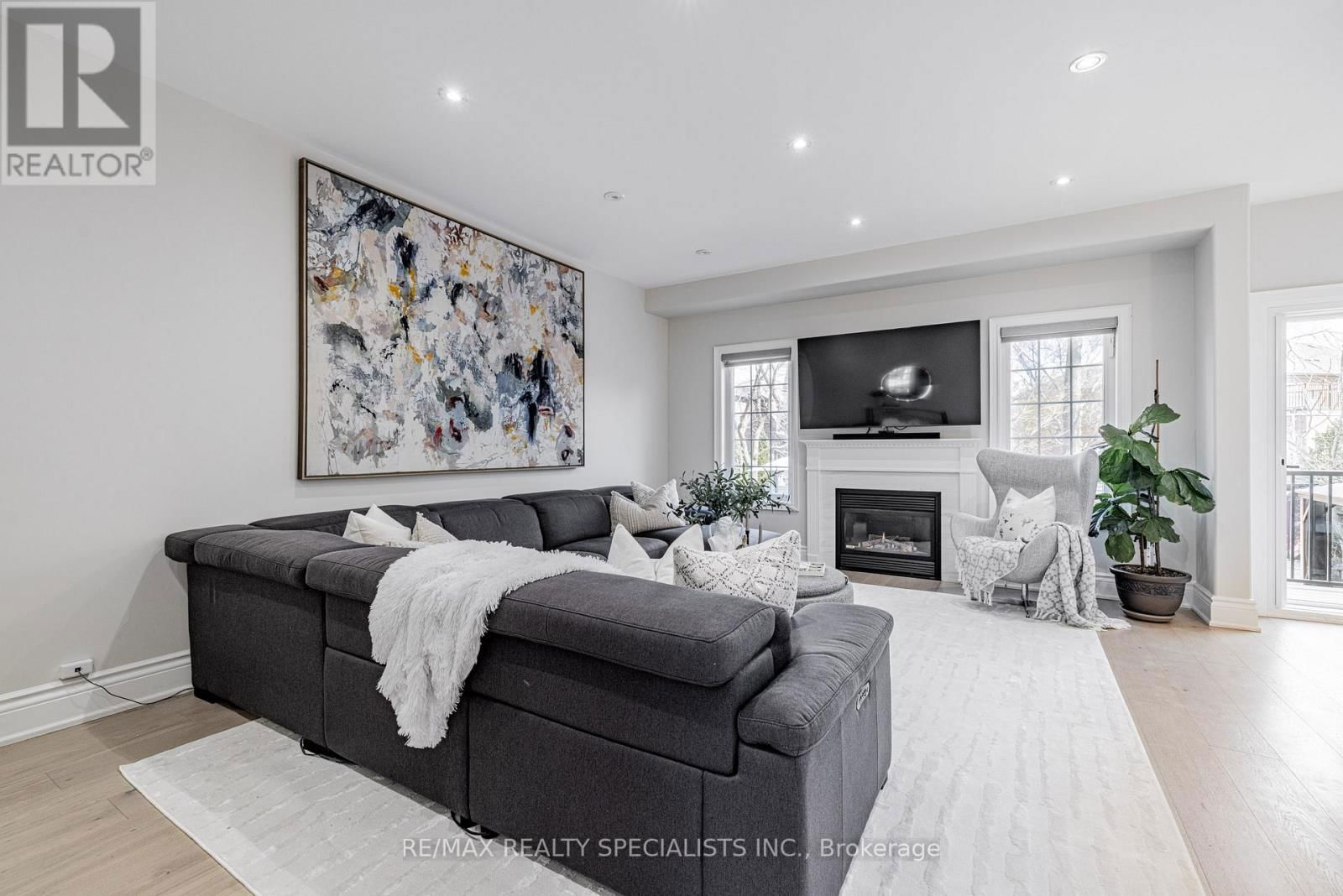 2532 REBECCA STREET Image 11