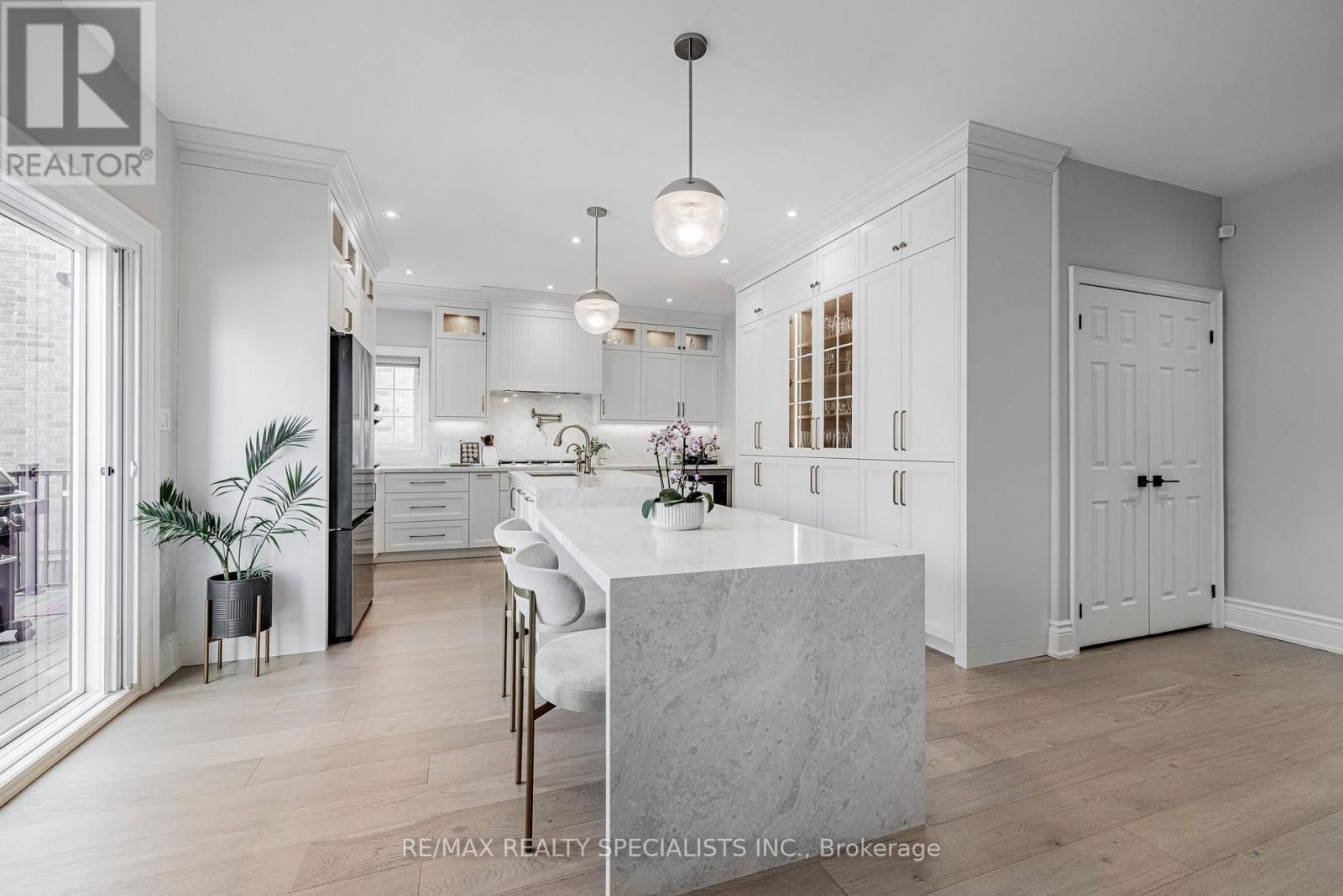 2532 REBECCA STREET Image 14