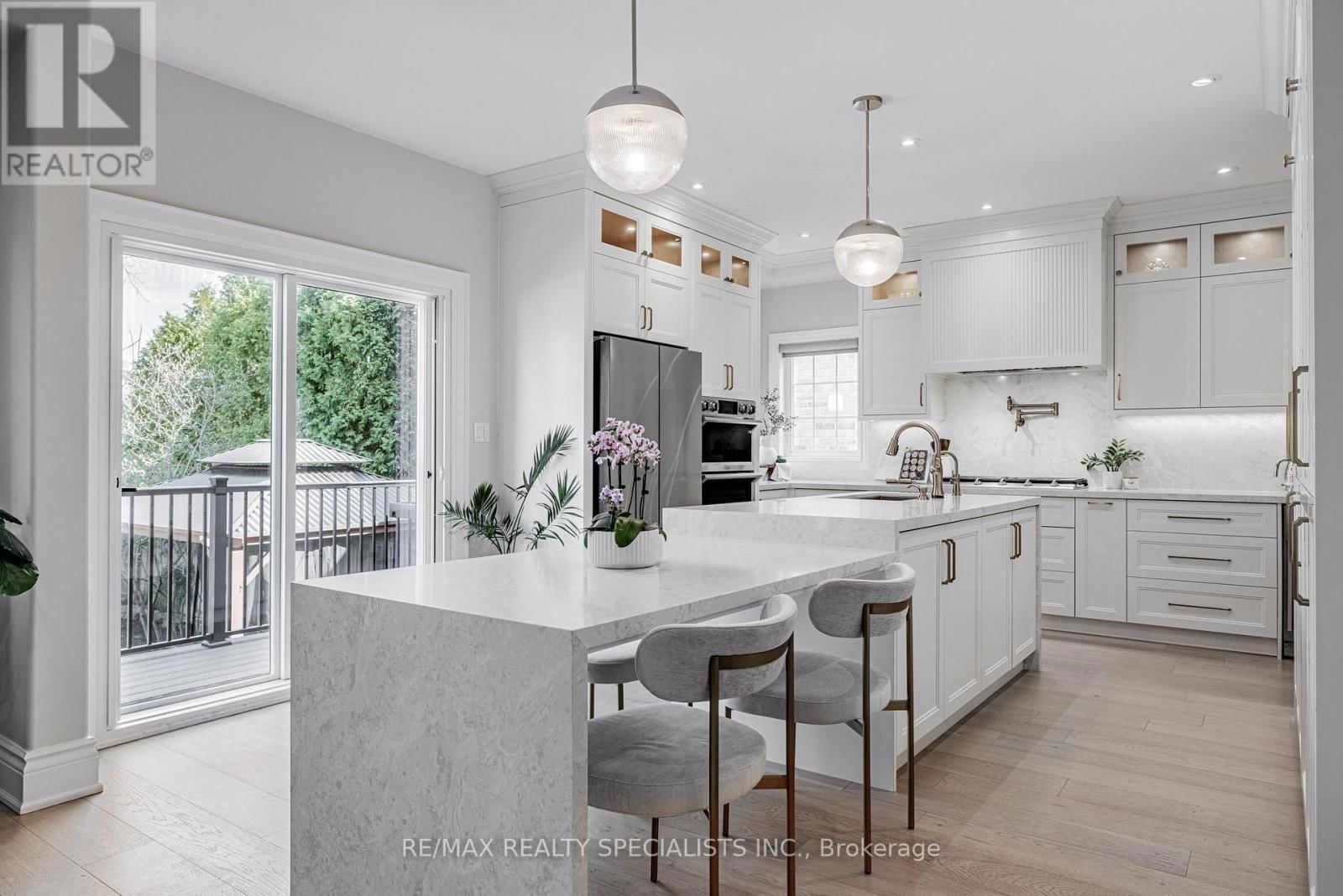 2532 REBECCA STREET Image 16