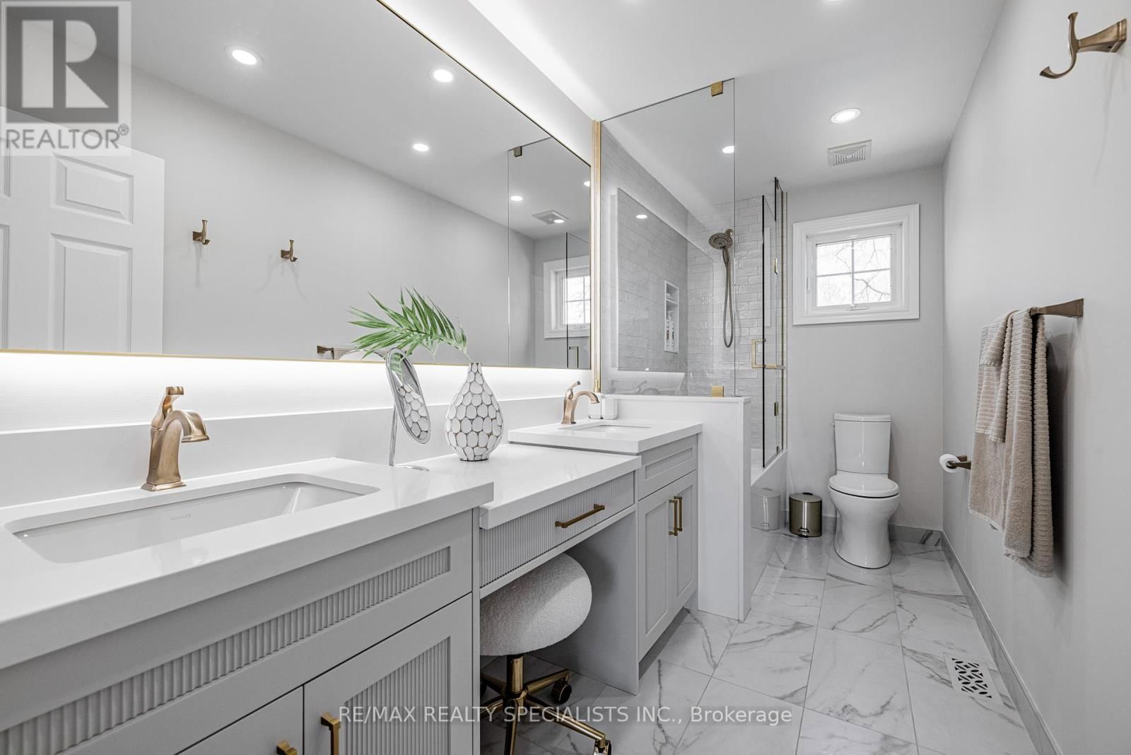 2532 REBECCA STREET Image 31