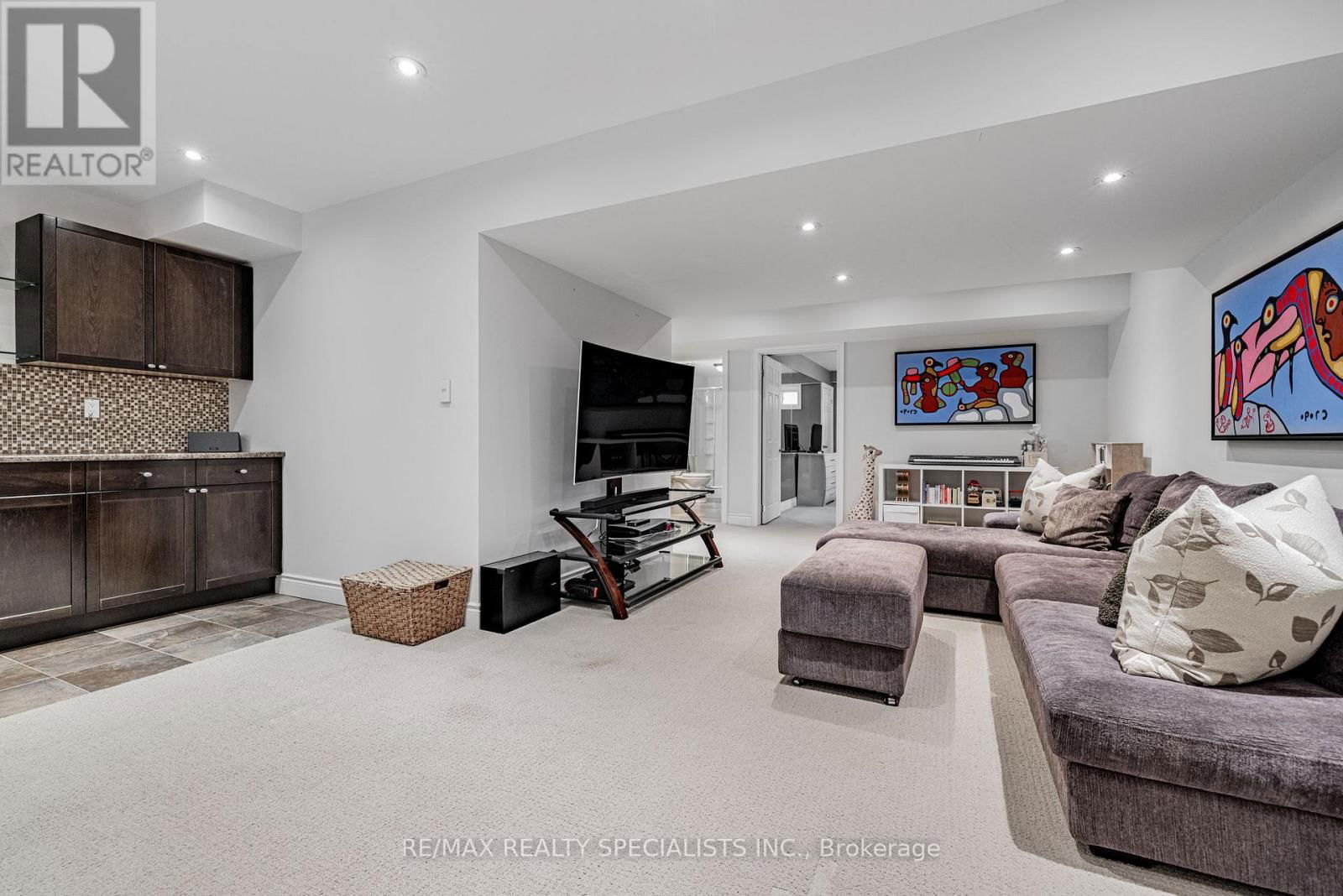 2532 REBECCA STREET Image 33