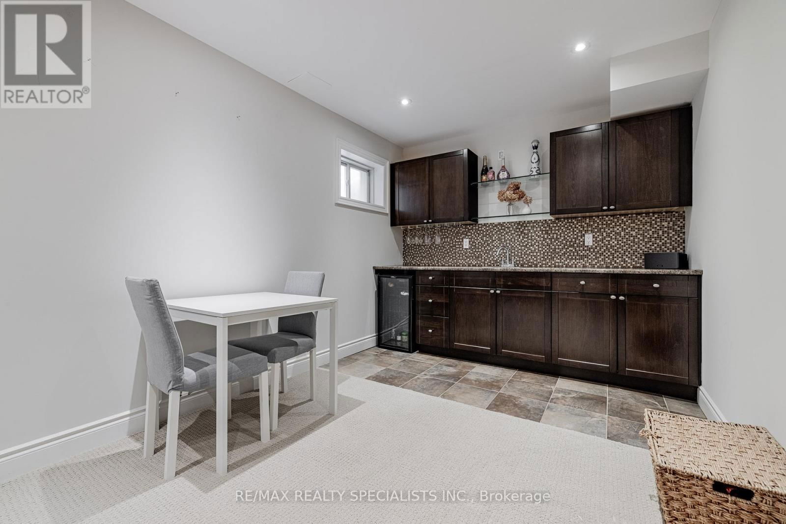 2532 REBECCA STREET Image 34