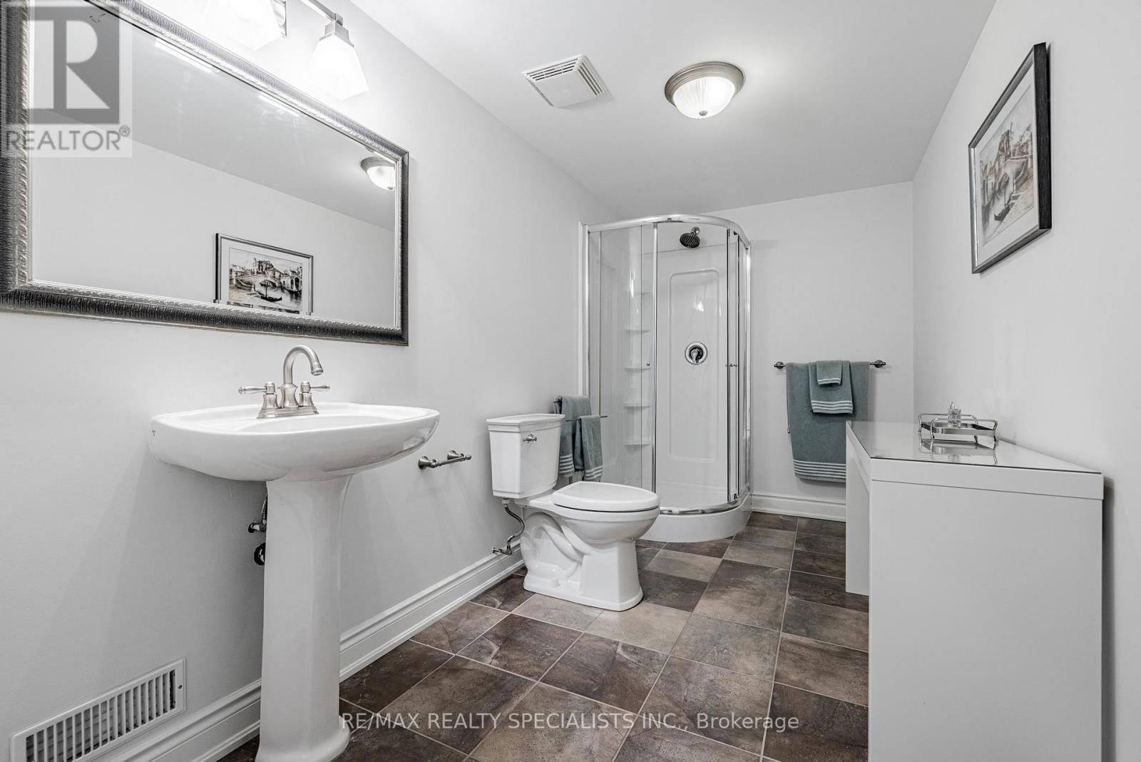 2532 REBECCA STREET Image 35