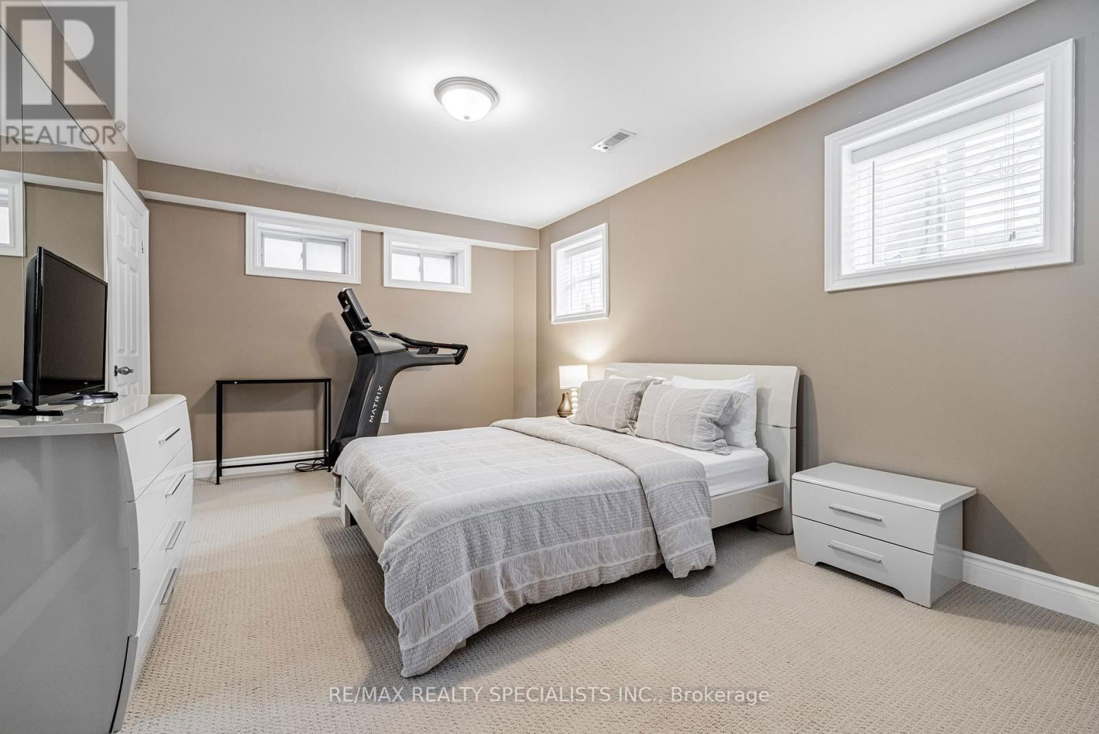 2532 REBECCA STREET Image 36