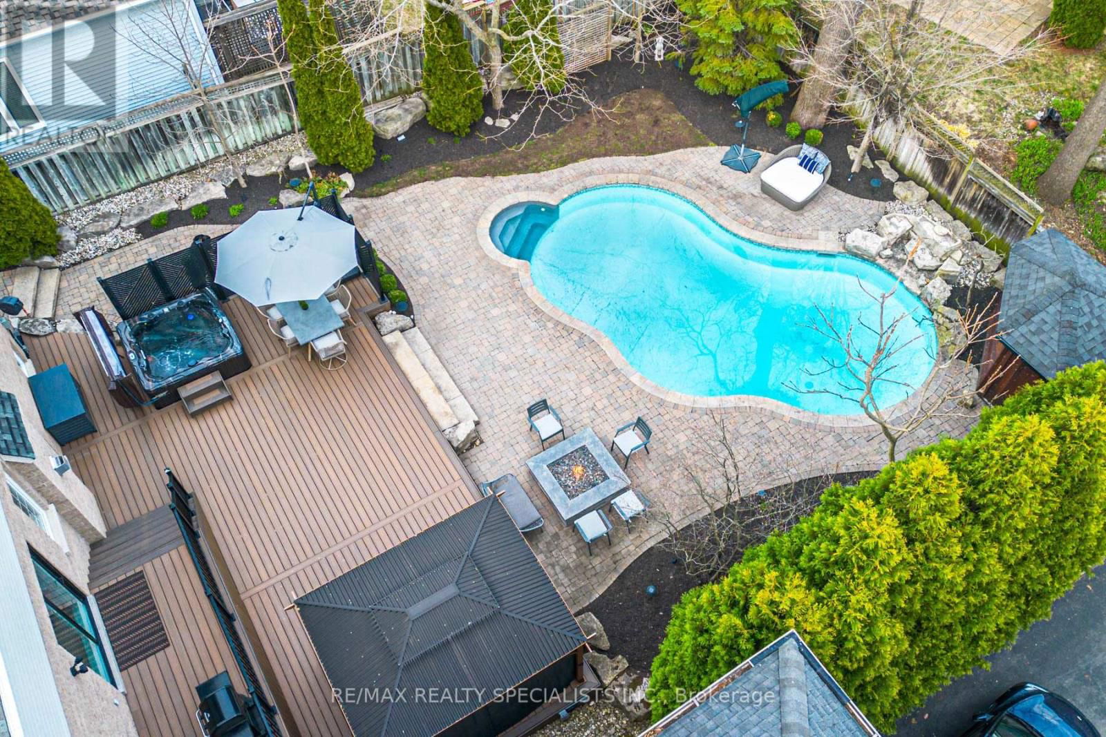 2532 REBECCA STREET Image 39