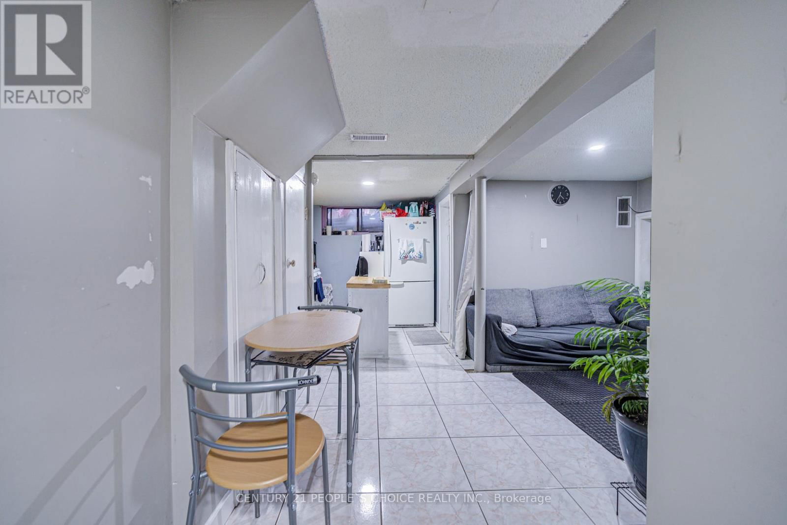 10 LAKELAND DRIVE Image 31