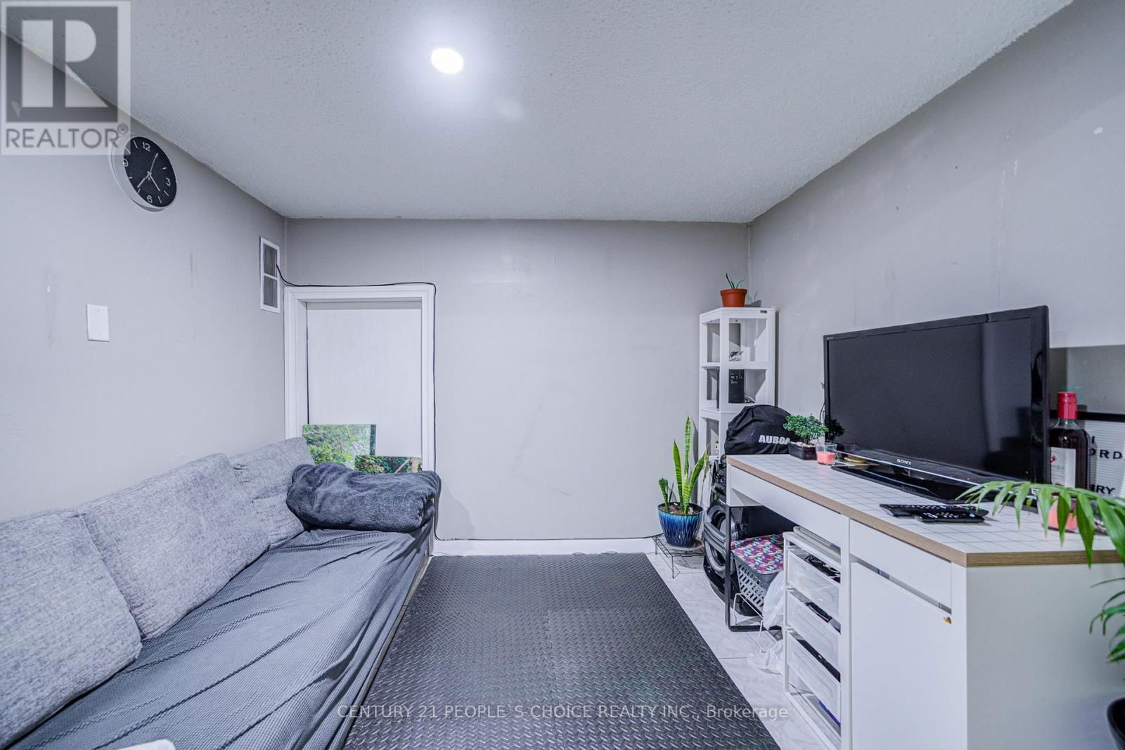 10 LAKELAND DRIVE Image 34